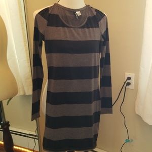 Long sleeve black and gray fitted dress